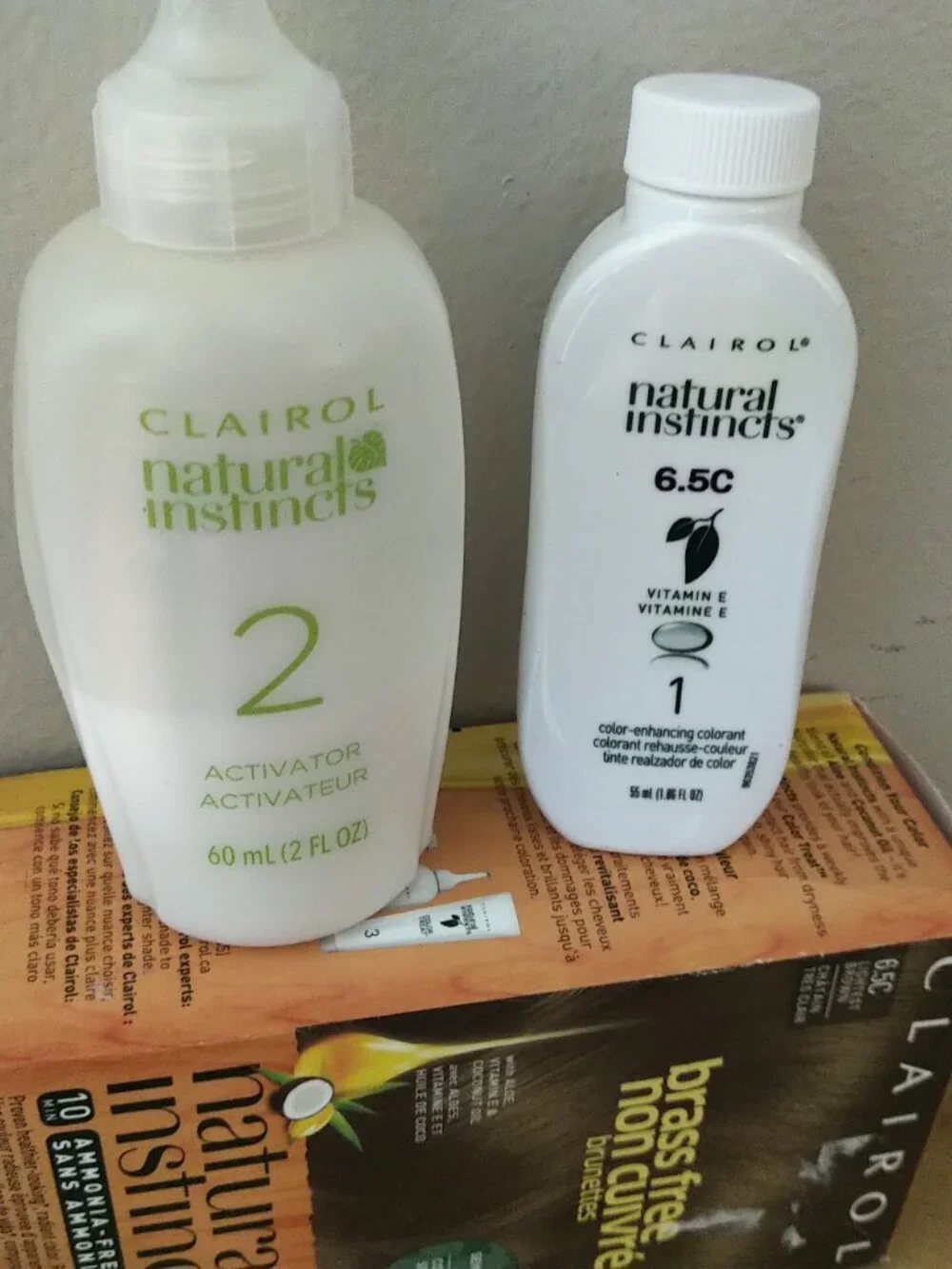 Clairol 6.5C Natural Instincts Brass Free Lightest Brown - complete seal broken